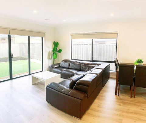 Comfortable 4BR 2Bath House Tarneit Melbourne - C Tourism 3