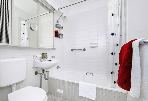 Comfortable Coastal Living Plus Parking - C Tourism 2
