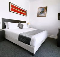 Commercial Hotel Hay - C Tourism
