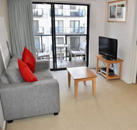 Convenient City Apartment with Pool Gym and Tennis Court - C Tourism