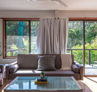 Coral's  Elizabeth Beach - C Tourism