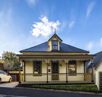 Corinda Contemporary - C Tourism