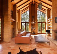 Corymbia Cottage - unique quirky private a guest favourite - C Tourism