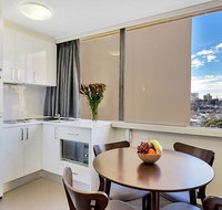 Cosmopolitan apartment at College St - C Tourism