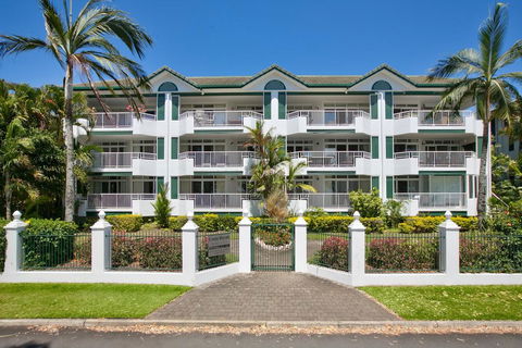 Costa Royale Trinity Beach - C Tourism 0