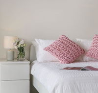 Cosy 3BR Penthouse close to Westfield and Train - C Tourism