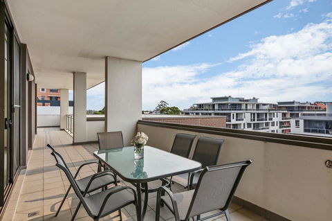 Cosy 3BR Penthouse Close To Westfield And Train - C Tourism 2