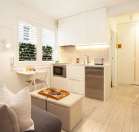 Cosy Flat in Art Deco Building Minutes From City - C Tourism