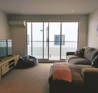 Cosy Modern Apartment in Brunswick - C Tourism