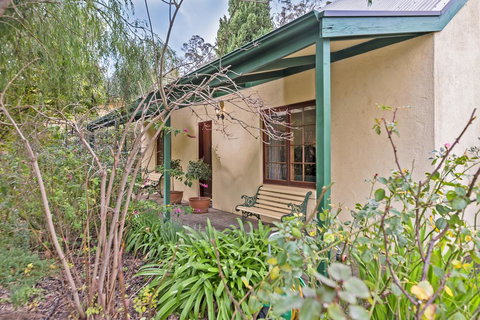 Country Pleasures Bed And Breakfast - C Tourism 1