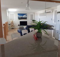 Cozzys Condo Luxury Beach House - C Tourism