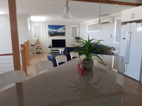Cozzys Condo Luxury Beach House - C Tourism 0