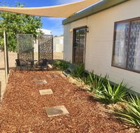Cute Private Studio Flat with AIRCON - C Tourism