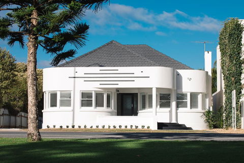 Deco Beach Luxury Apartments - C Tourism 0