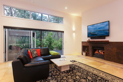 Deja Vu Estate - C Tourism 1