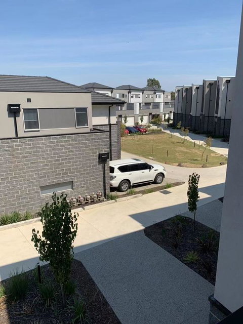 Delicate And Peaceful Bundoora Townhouse 10-R1 - C Tourism 3