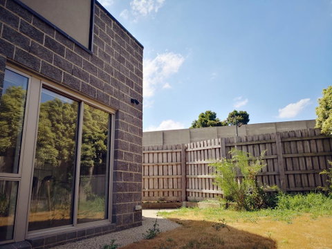 Delicate And Peaceful Bundoora Townhouse 10-R1 - C Tourism 1