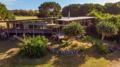 Delicate Nobby Artist Studio, 898 Point Plomer Road - C Tourism 0