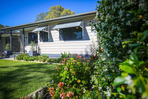 Dell-Lee Cottage - C Tourism 0