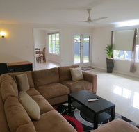 Edge Hill Clean  Green Cairns 7 Minutes from the Airport 7 Minutes to Cairns CBD  Reef Fleet Terminal - C Tourism