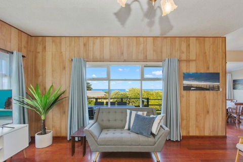 EIGHTY STEPS - Walk To The Ocean Edge - C Tourism 0