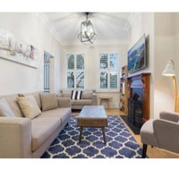 Elegant Renovated Terrace Close To City - C Tourism