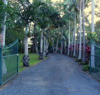 Emerald Tropical Palms B  B - C Tourism