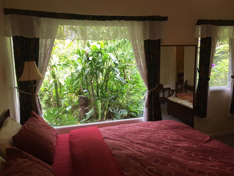 English Gardens - Garden Cottage - C Tourism 2