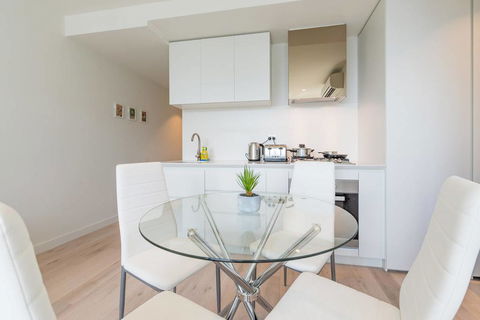 EQ Tower Luxury 1 Bedroom Central Melbourne - C Tourism 3