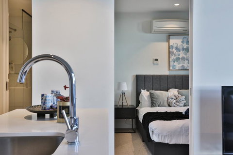 EQ TOWER Melbourne CBD APT - C Tourism 1