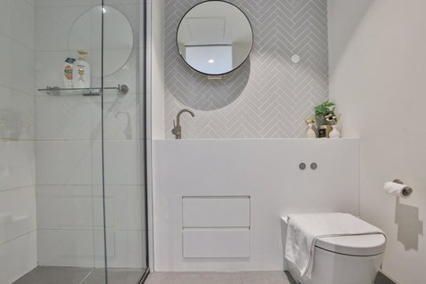 EQ TOWER Melbourne CBD APT - C Tourism 3