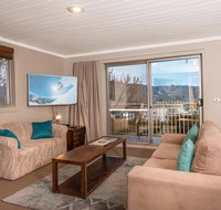 Erulisse-Spacious townhouse with magical lake views - C Tourism