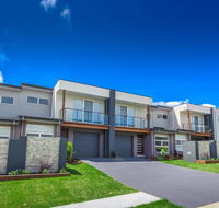 Escape At Nobbys Executive Townhouse 1 74 Pacific Drive - C Tourism