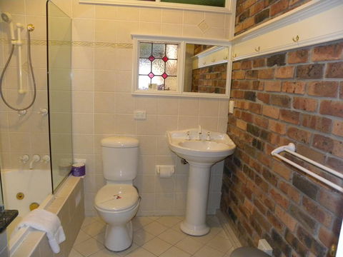Ettalong Beach Tourist Resort - C Tourism 1