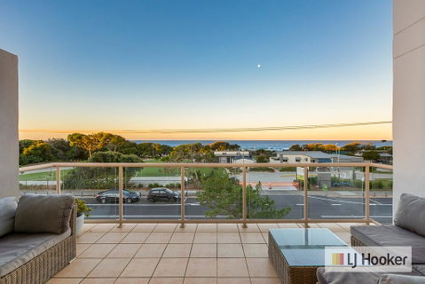 EXCLUSIVE OCEAN VIEW PENTHOUSE ON MARINE PARADE - C Tourism 3