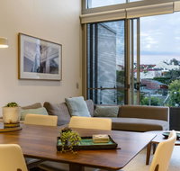 Explore Sydney from a peaceful modern apartment - C Tourism