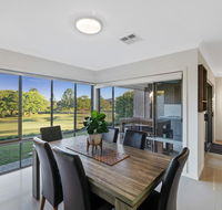 Fairway Village  Windaroo Lakes Golf Club - C Tourism
