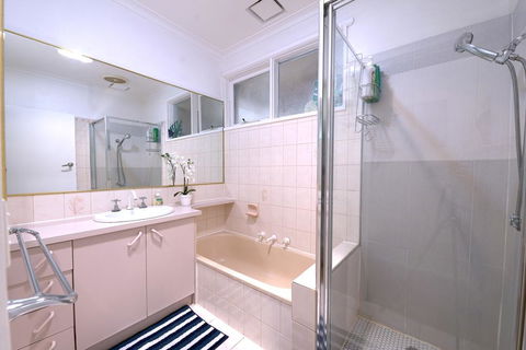 Family Home In Prime Location Melbourne - C Tourism 2