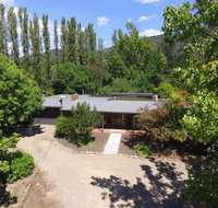 Farrington House - On the banks of the Ovens River - C Tourism