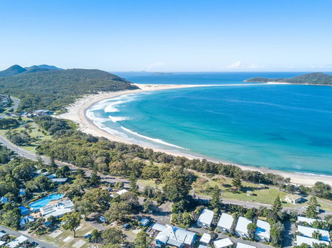 Fingal Bay Holiday Park - C Tourism 0