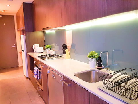 FITZROY FANTASTIC 1BR APT With FREE WINE, NETFLIX, WIFI, Close To TRAMS, COLES - C Tourism 2