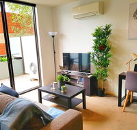 FITZROY FANTASTIC 1BR APT with FREE WINE NETFLIX WIFI close to TRAMS COLES - C Tourism