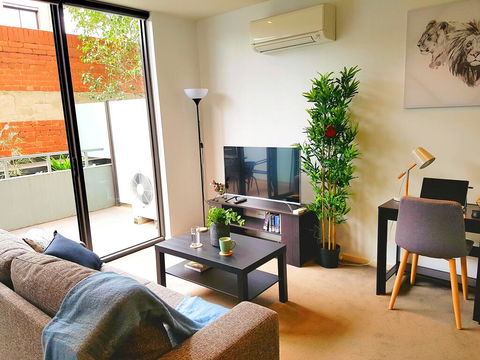 FITZROY FANTASTIC 1BR APT With FREE WINE, NETFLIX, WIFI, Close To TRAMS, COLES - C Tourism 0