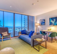 Flying views over the CBD free parking pool sauna wifi - C Tourism