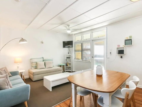 Funky 1 Bedroom Beach Pad By The Beach - C Tourism 2
