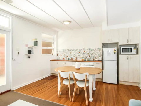Funky 1 Bedroom Beach Pad By The Beach - C Tourism 3