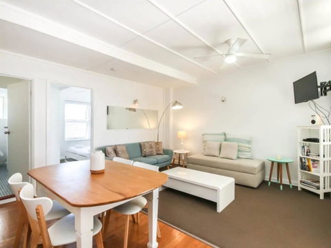 Funky 1 Bedroom Beach Pad By The Beach - C Tourism 1