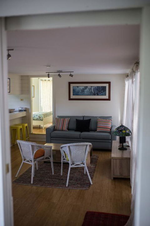 Funky Flat On Acreage - C Tourism 3