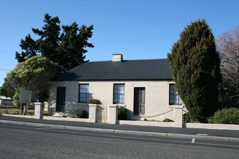 Gaol House Cottages - C Tourism 1