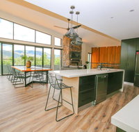 Glass House - Bright - C Tourism